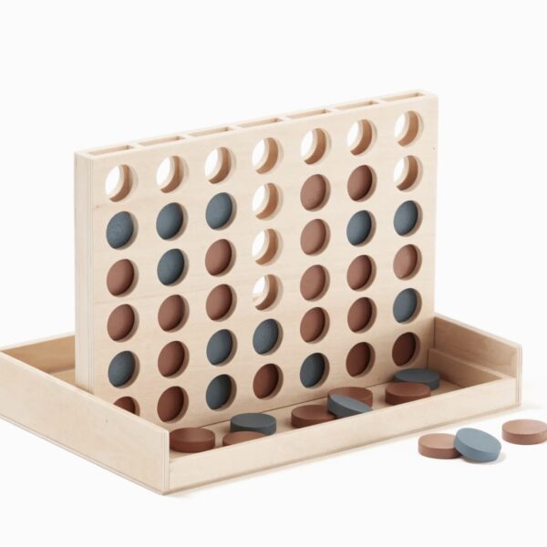 Jeu en bois avec un plateau de jeu et des pions ronds colorés