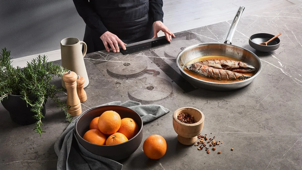 Cette plaque noire disparaît des cuisines : la solution de 2026 - image 1