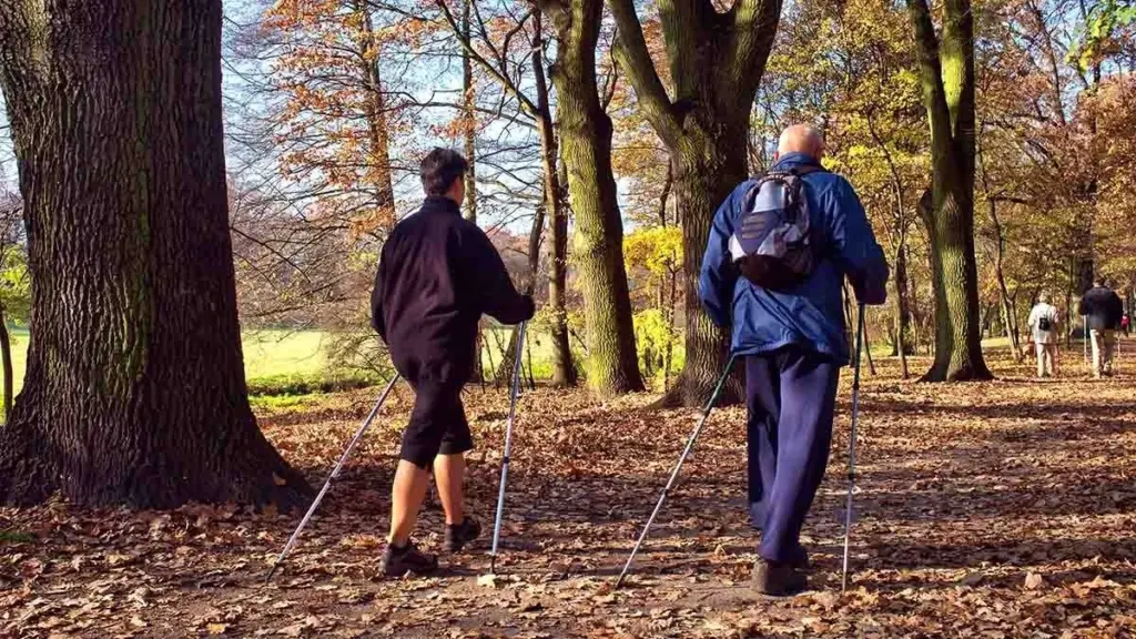 Marcher ne suffit plus après 50 ans : l'exercice clé pour vos muscles