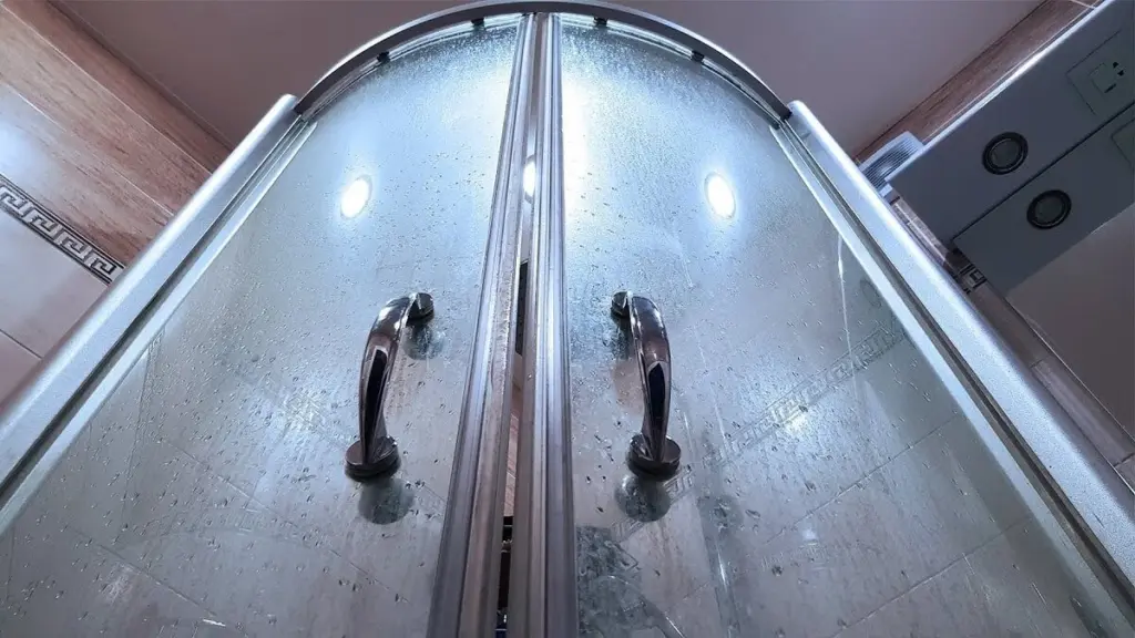 Pourquoi je place désormais une tablette de lave-vaisselle dans ma douche