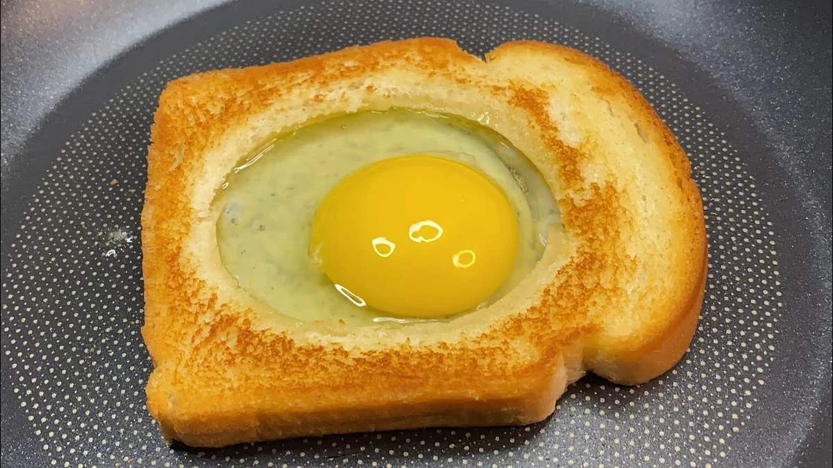 Pourquoi les cuisiniers avertis pressent une tasse au centre du pain de mie - image 1